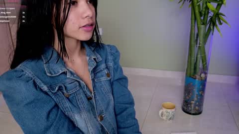 Snapshot of sweett_petite chatting on 01/30/25, 10:51    online show from 01/30/25, 10:51
