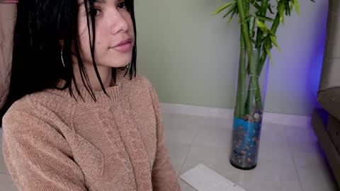 Snapshot of sweett_petite chatting on 02/01/25, 08:05    online show from 02/01/25, 08:05
