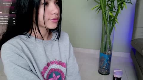 Snapshot of sweett_petite chatting on 02/03/25, 07:52    online show from 02/03/25, 07:52