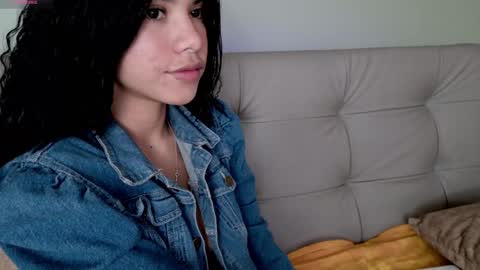 Snapshot of sweett_petite chatting on 02/06/25, 04:25    online show from 02/06/25, 04:25
