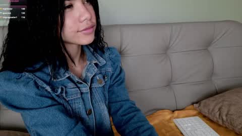 Snapshot of sweett_petite chatting on 02/06/25, 08:13    online show from 02/06/25, 08:13