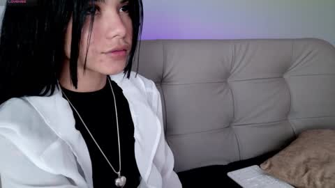 Snapshot of sweett_petite chatting on 02/07/25, 04:46    online show from 02/07/25, 04:46