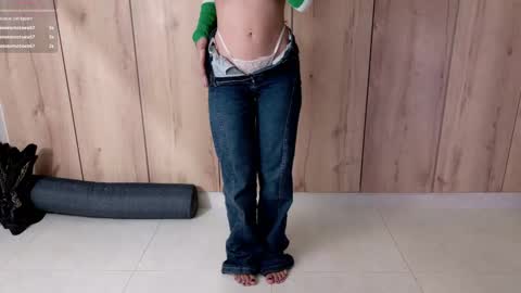 Snapshot of sweett_petite chatting on 02/10/25, 11:34    online show from 02/10/25, 11:34