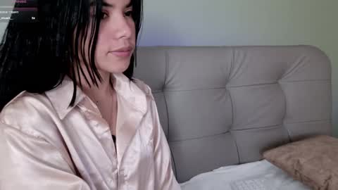 Snapshot of sweett_petite chatting on 02/15/25, 04:34    online show from 02/15/25, 04:34