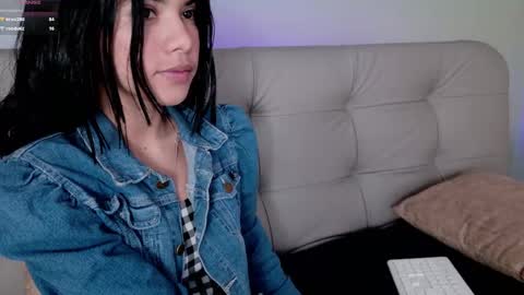 Snapshot of sweett_petite chatting on 02/18/25, 08:03    online show from 02/18/25, 08:03