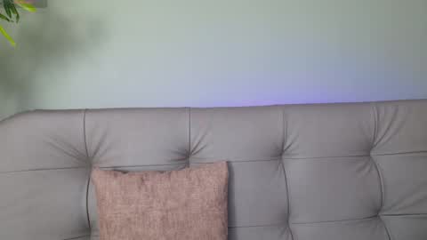 Snapshot of sweett_petite chatting on 02/27/25, 04:21    online show from 02/27/25, 04:21