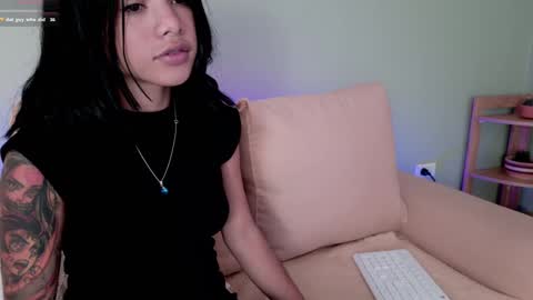 Snapshot of sweett_petite chatting on 02/28/25, 05:26    online show from 02/28/25, 05:26