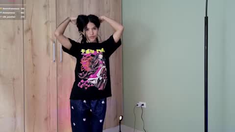 Snapshot of sweett_petite chatting on 03/01/25, 11:26    online show from 03/01/25, 11:26