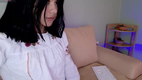 Snapshot of sweett_petite chatting on 03/02/25, 04:42    online show from 03/02/25, 04:42
