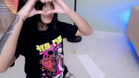 Snapshot of sweett_petite chatting on 03/07/25, 11:05    online show from 03/07/25, 11:05