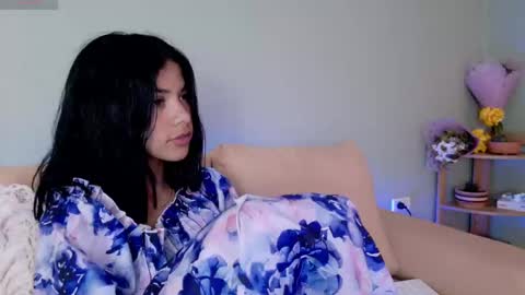 Snapshot of sweett_petite chatting on 03/10/25, 05:07    online show from 03/10/25, 05:07