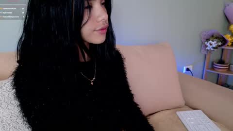 Snapshot of sweett_petite chatting on 03/11/25, 07:58    online show from 03/11/25, 07:58