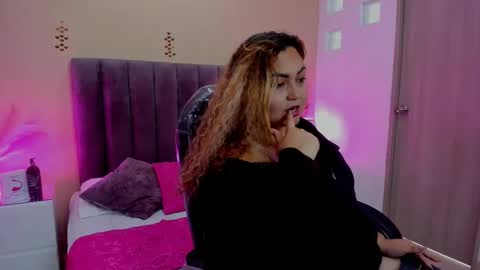 Snapshot of sweett_rose_ chatting on 11/04/25, 03:11 sweett rose online show from 11/04/25, 03:11