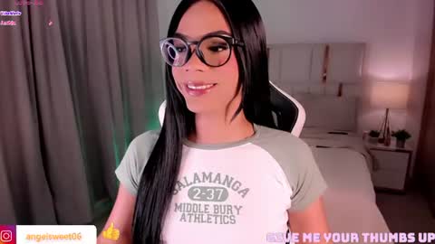 Snapshot of sweett_shinexx chatting on 06/15/26, 04:47 angel online show from 06/15/26, 04:47
