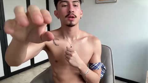 Snapshot of sweettaaron chatting on 02/12/26, 06:03 Andy online show from 02/12/26, 06:03