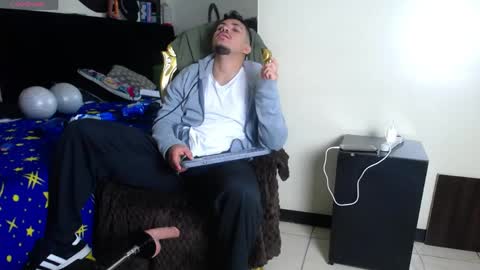 Snapshot of sweettguy_ chatting on 06/08/26, 05:57 Jei online show from 06/08/26, 05:57