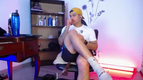 Snapshot of sweettguy_ chatting on 07/25/26, 03:20 Jei online show from 07/25/26, 03:20
