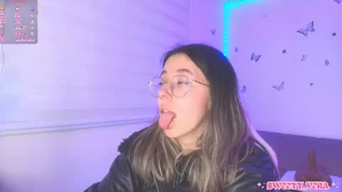 Snapshot of sweettvera_ chatting on 06/24/26, 04:11 Veronica Independent Model online show from 06/24/26, 04:11