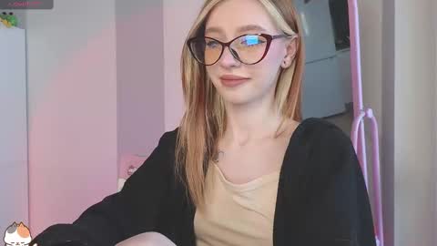 Snapshot of sweetuniporn chatting on 12/05/24, 11:05 Elis  a little vacation Ill be here Saturday my schedules in bio online show from 12/05/24, 11:05