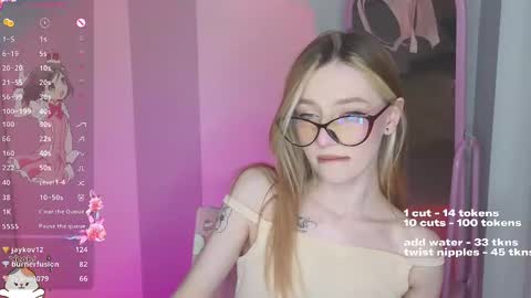 Snapshot of sweetuniporn chatting on 12/05/24, 02:11 Elis  a little vacation Ill be here Saturday my schedules in bio online show from 12/05/24, 02:11