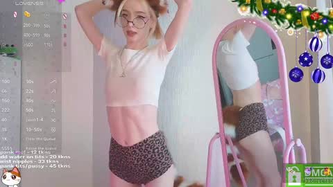 Snapshot of sweetuniporn chatting on 01/04/25, 11:33 Elis  a little vacation Ill be here Saturday my schedules in bio online show from 01/04/25, 11:33
