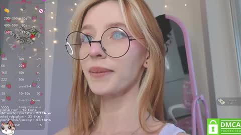 Snapshot of sweetuniporn chatting on 01/15/25, 12:04 Elis  a little vacation Ill be here Saturday my schedules in bio online show from 01/15/25, 12:04