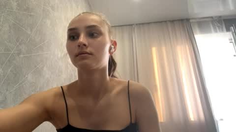 Snapshot of sweetvsexy chatting on 05/07/26, 02:44 sweetvsexy online show from 05/07/26, 02:44