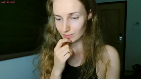 sweety_fruits online show from 02/25/25, 05:25