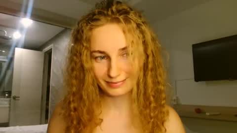 sweety_fruits online show from 11/28/25, 03:47