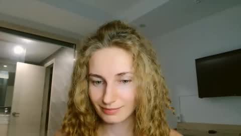 sweety_fruits online show from 01/06/26, 04:54