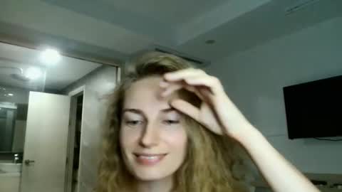 sweety_fruits online show from 03/11/26, 01:39