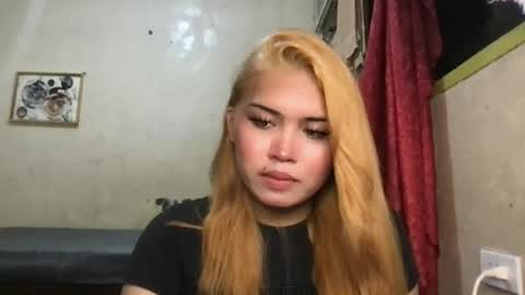 Snapshot of sweety_heart18 chatting on 07/15/26, 11:15 sweety_heart18 online show from 07/15/26, 11:15