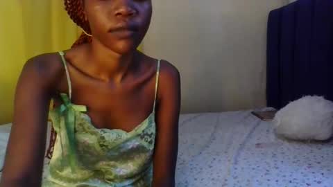 Snapshot of sweety_melanin chatting on 04/15/26, 09:27 Vickky online show from 04/15/26, 09:27
