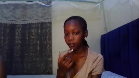 Snapshot of sweety_melanin chatting on 04/22/26, 12:28 Vickky online show from 04/22/26, 12:28