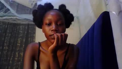 Snapshot of sweety_melanin chatting on 05/08/26, 12:05 Vickky online show from 05/08/26, 12:05