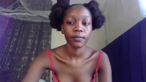 Snapshot of sweety_melanin chatting on 05/08/26, 12:21 Vickky online show from 05/08/26, 12:21