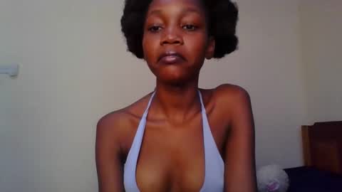 Snapshot of sweety_melanin chatting on 05/09/26, 12:32 Vickky online show from 05/09/26, 12:32