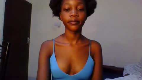 Snapshot of sweety_melanin chatting on 05/12/26, 06:10 Vickky online show from 05/12/26, 06:10