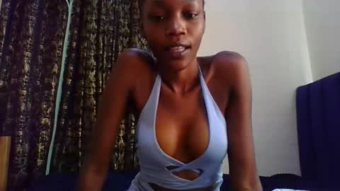 Snapshot of sweety_melanin chatting on 05/16/26, 12:37 Vickky online show from 05/16/26, 12:37