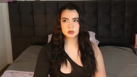 Snapshot of sweety_nicole_ chatting on 11/08/25, 02:01 sweety nicole 3 online show from 11/08/25, 02:01