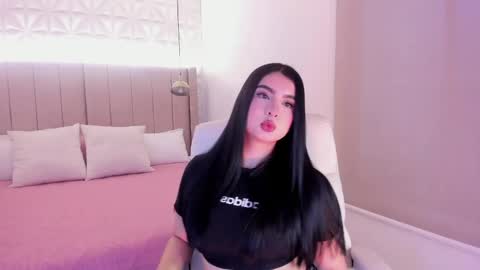 Snapshot of sweety_nicole_ chatting on 05/14/26, 02:24 sweety nicole 3 online show from 05/14/26, 02:24