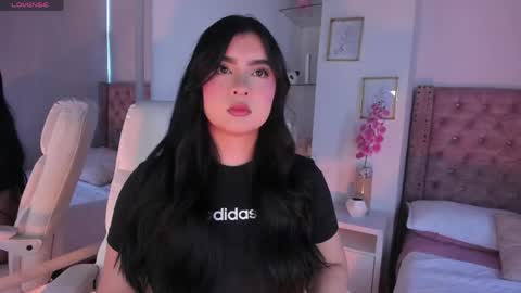 Snapshot of sweety_nicole_ chatting on 05/17/26, 02:46 sweety nicole 3 online show from 05/17/26, 02:46