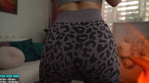 Snapshot of sweety_rinushka_ chatting on 01/12/25, 01:05 Katerina online show from 01/12/25, 01:05