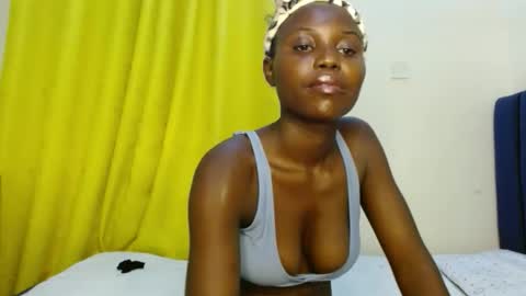 Snapshot of sweety_spixxy chatting on 02/19/26, 03:35 Dolly online show from 02/19/26, 03:35