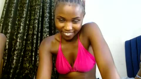 Snapshot of sweety_spixxy chatting on 06/12/26, 12:26 Dolly online show from 06/12/26, 12:26