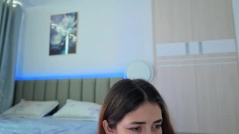 Vikky online show from 04/11/26, 12:15