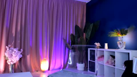 Leya online show from 10/27/25, 05:44