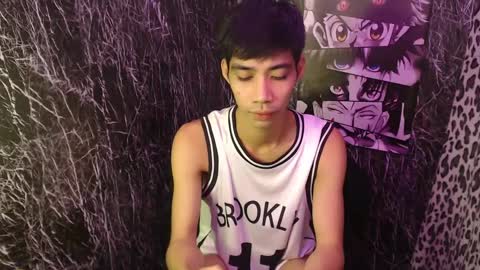 Snapshot of sweetyguyxxx1998 chatting on 12/15/24, 05:10 - allen online show from 12/15/24, 05:10