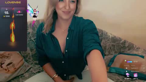 Snapshot of sweetyliza chatting on 09/15/25, 10:43 Liza online show from 09/15/25, 10:43