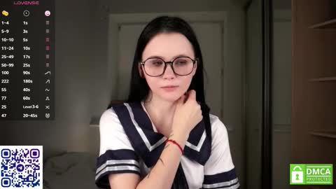 Snapshot of sweetyoops chatting on 10/27/25, 07:18 Astrid online show from 10/27/25, 07:18